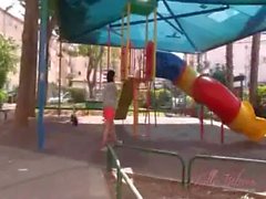 Conseguir travieso en el parque infantil