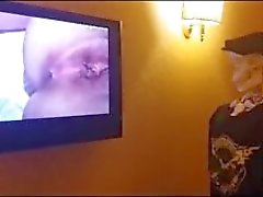 Esqueleto Mirando Porno. El amor anal. Él ama la masturbación.