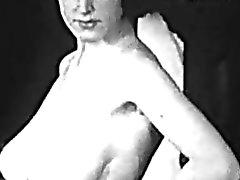 Busty di MILF mostra la ripugnante per il corpo ( anni 1950 vintage)