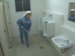 Asian Krankenschwester und Cleaning Lady Hilfe Ein Selbsthilfe Jerk Off