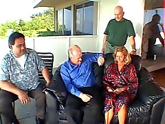 Mogen blond fru knullas analt framför sin man
