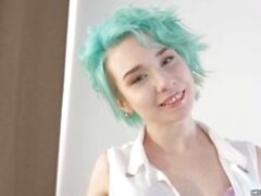 Teen aux cheveux verts obtient anal - SunPorno non censuré