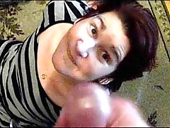 Engraçado vídeo das mulher do milf amadores chupando 2 pau