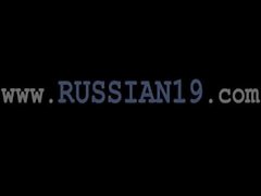 Demostración viva de menuda porrista ruso Traductor