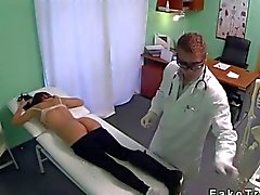 Пациентка ударилась ее долгое время врачу