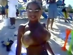 Movendo Boobs da na praia BVR